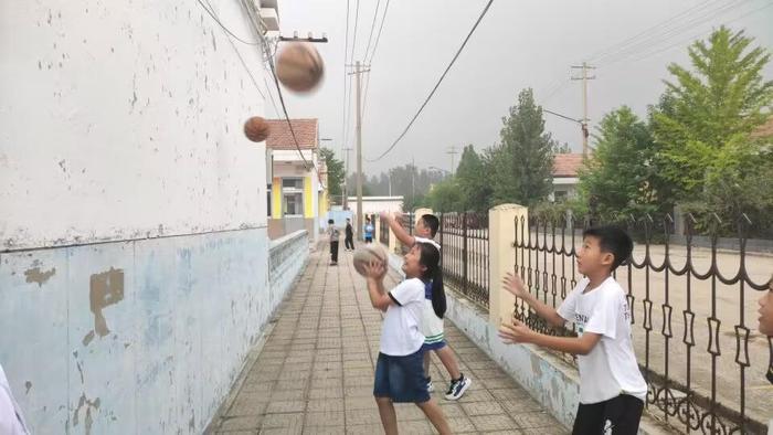 刻苦训练篮球时如何避免受伤的建议_1